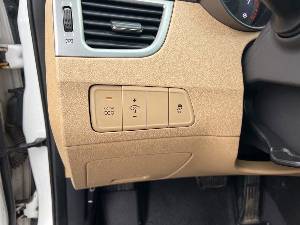 Used 2013 Hyundai Elantra Limited FWD image 14