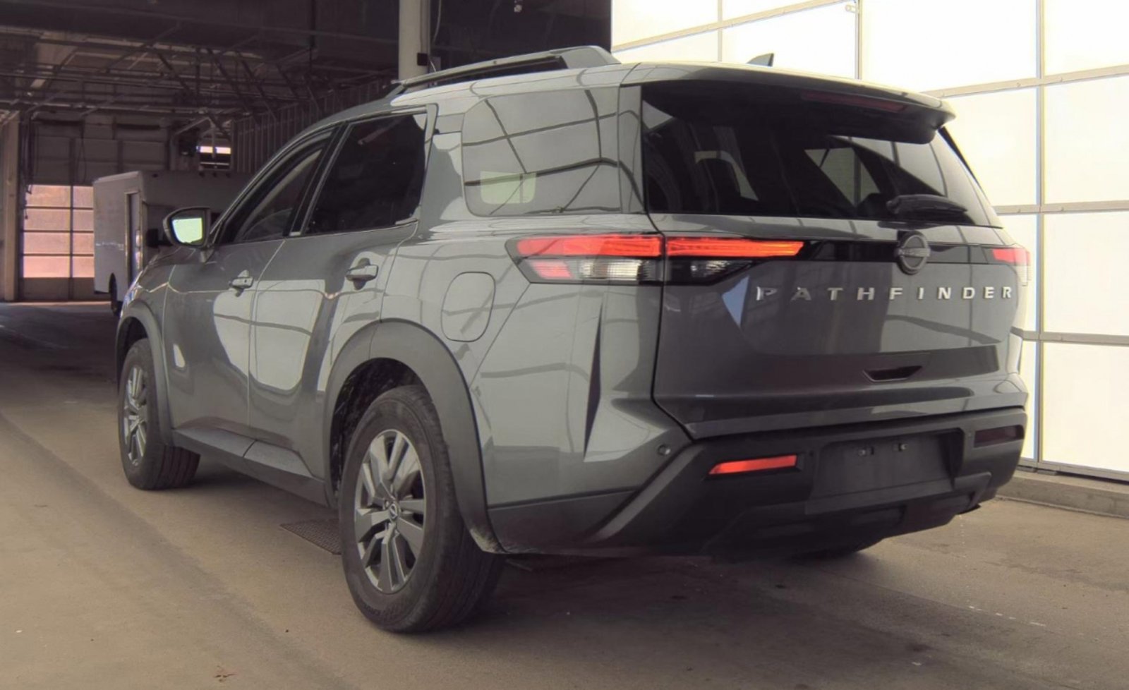 Used 2025 Nissan Pathfinder SV FWD image 7