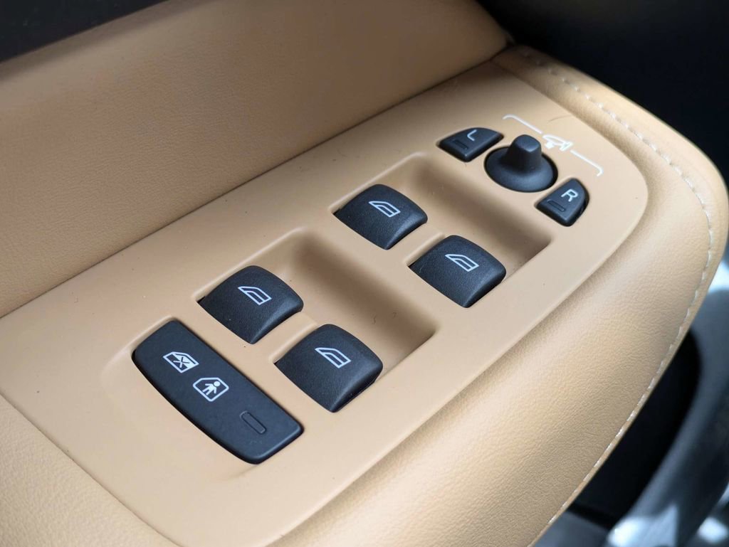 Certified 2023 Volvo XC60 B5 Ultimate AWD/4WD image 31