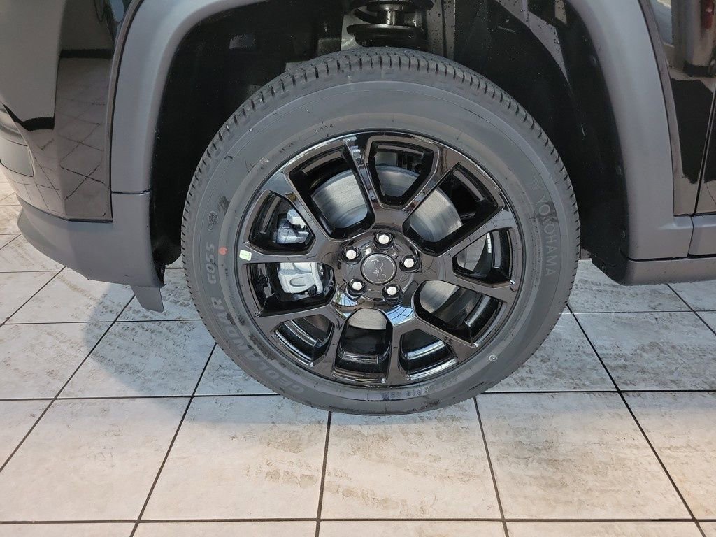 New 2025 Jeep Compass Latitude w/ Sun & Sound Group image 26