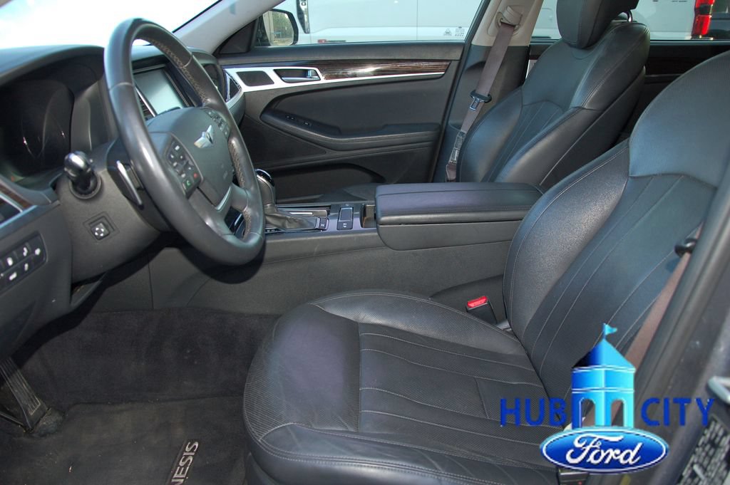 Used 2016 Hyundai Genesis 3.8 w/ Option Group 02 RWD image 10