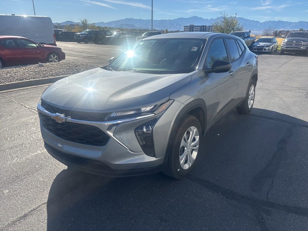 Used 2025 Chevrolet Trax LS image 9