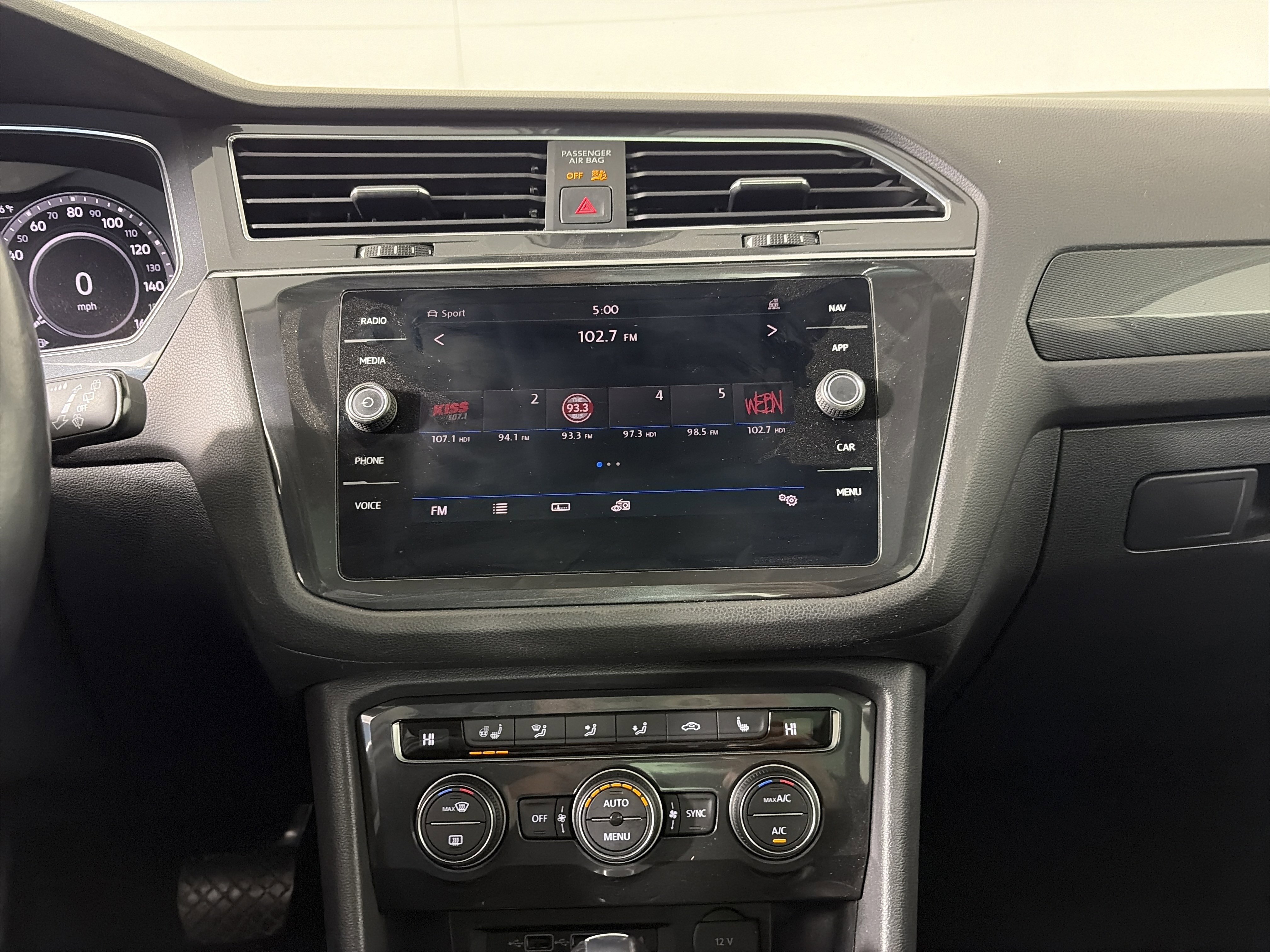 Used 2019 Volkswagen Tiguan SEL Premium image 22