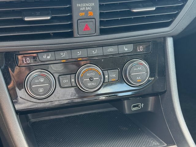 Used 2019 Volkswagen Jetta SEL w/ Cold Weather Package FWD image 24