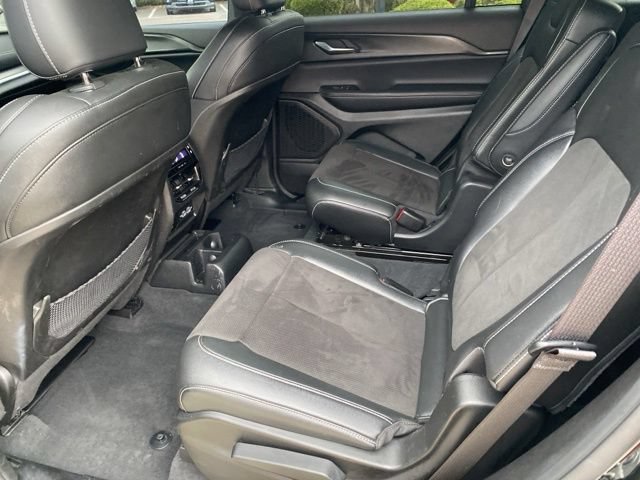 Used 2023 Jeep Grand Cherokee L Laredo RWD image 21