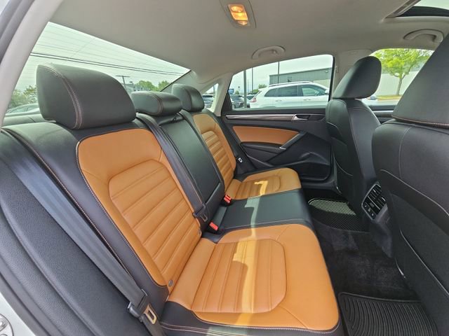 Used 2018 Volkswagen Passat 2.0T SEL Premium FWD image 29