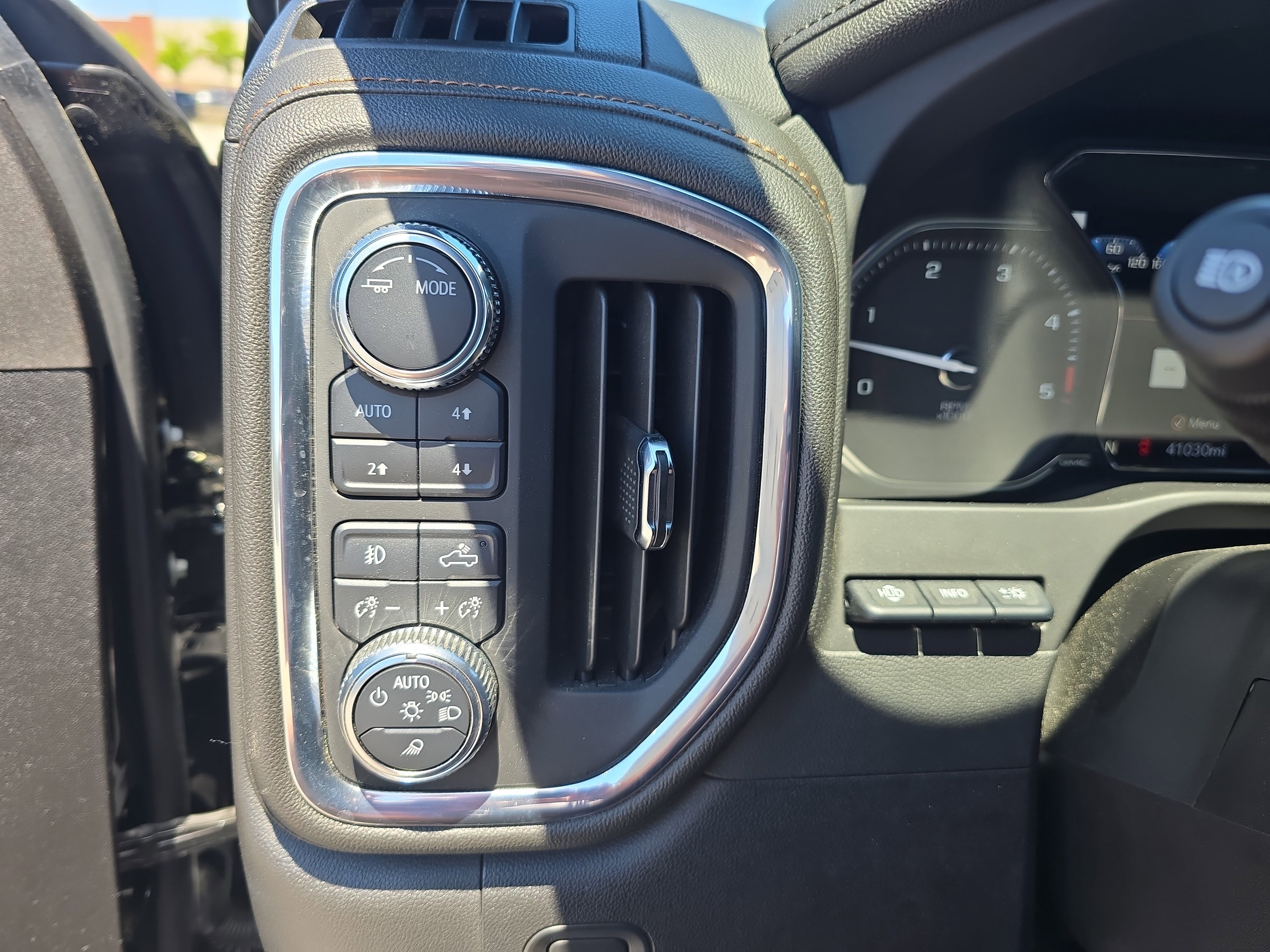 Used 2023 GMC Sierra 2500 AT4 w/ AT4 Premium Plus Package AWD/4WD image 26