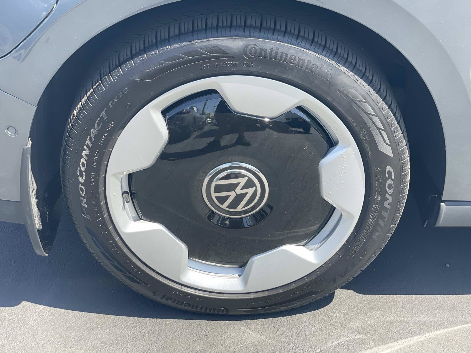 Certified 2025 Volkswagen ID. Buzz Pro S Plus AWD/4WD image 6