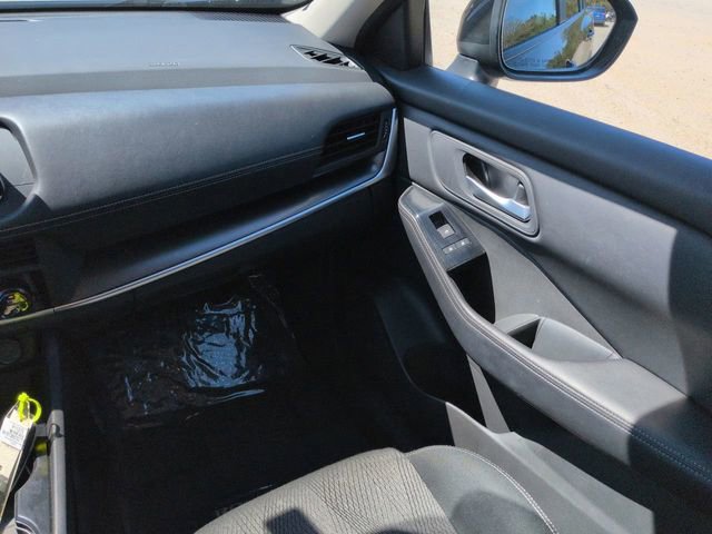 Used 2025 Nissan Rogue SV AWD/4WD image 21