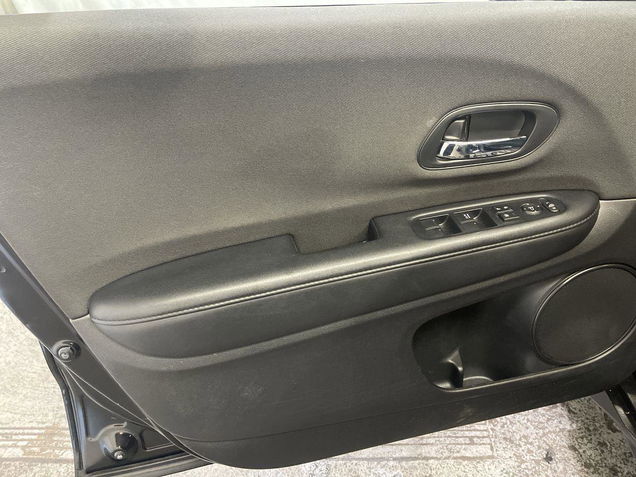 Used 2020 Honda HR-V LX image 13