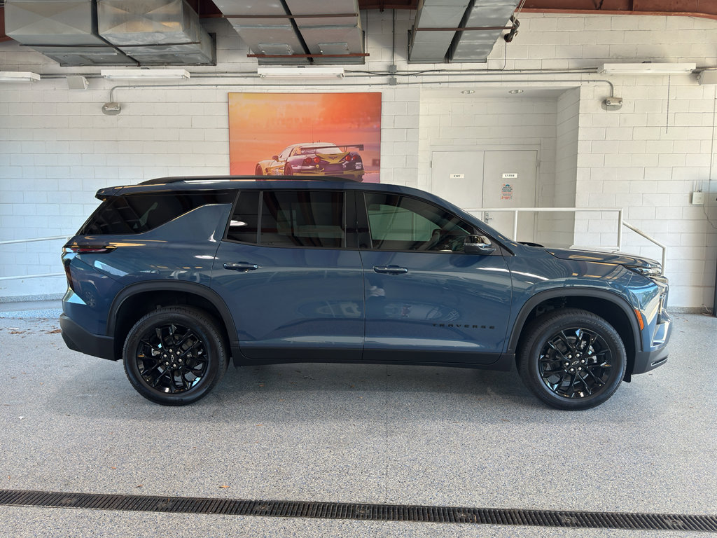New 2026 Chevrolet Traverse LT w/ Midnight/Sport Edition image 2
