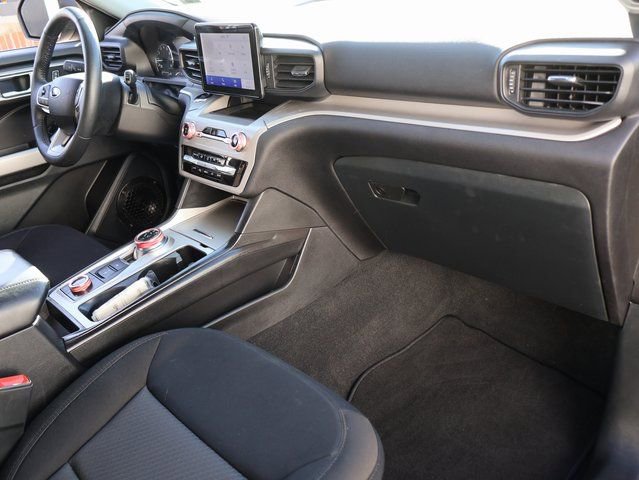 Used 2023 Ford Explorer XLT image 11