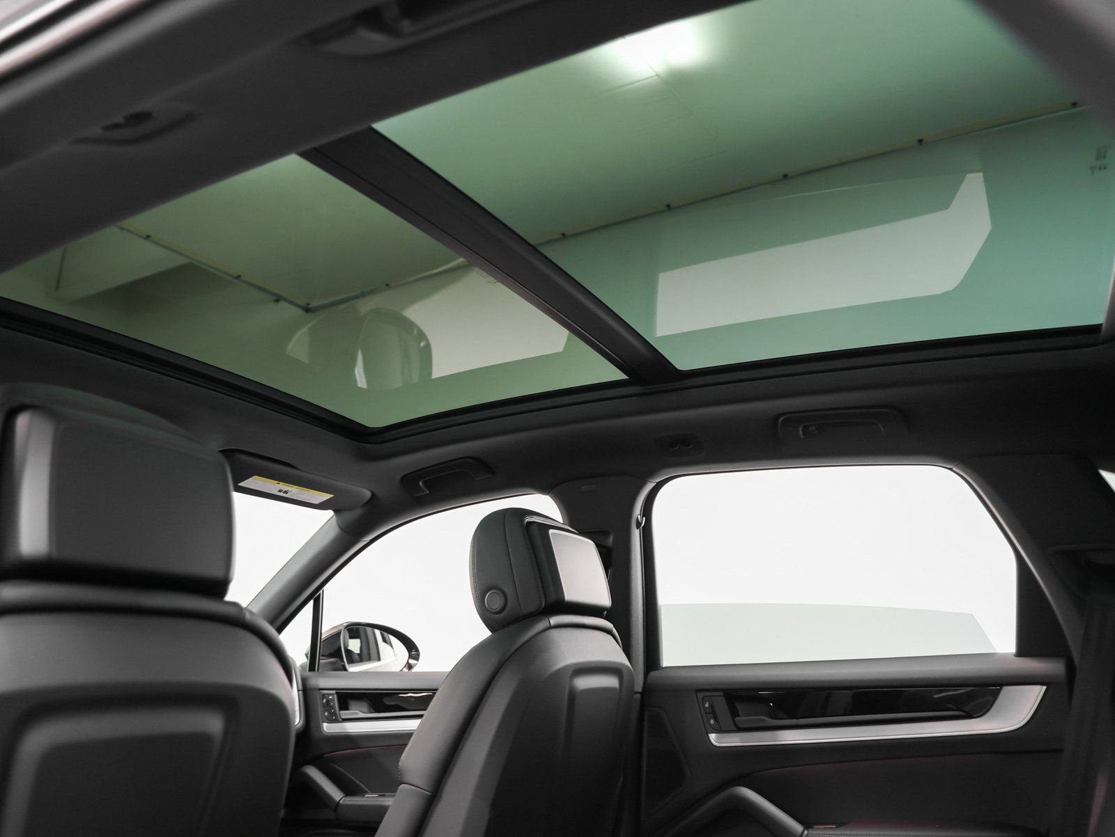 Certified 2025 Porsche Cayenne image 40