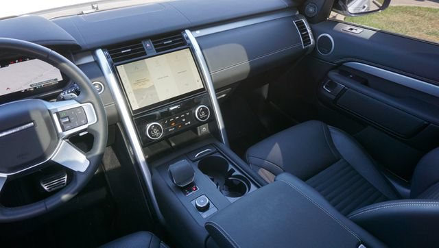 Used 2024 Land Rover Discovery Dynamic SE AWD/4WD image 26