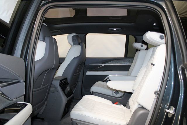 New 2025 Cadillac Escalade IQ Luxury 1 AWD/4WD image 9