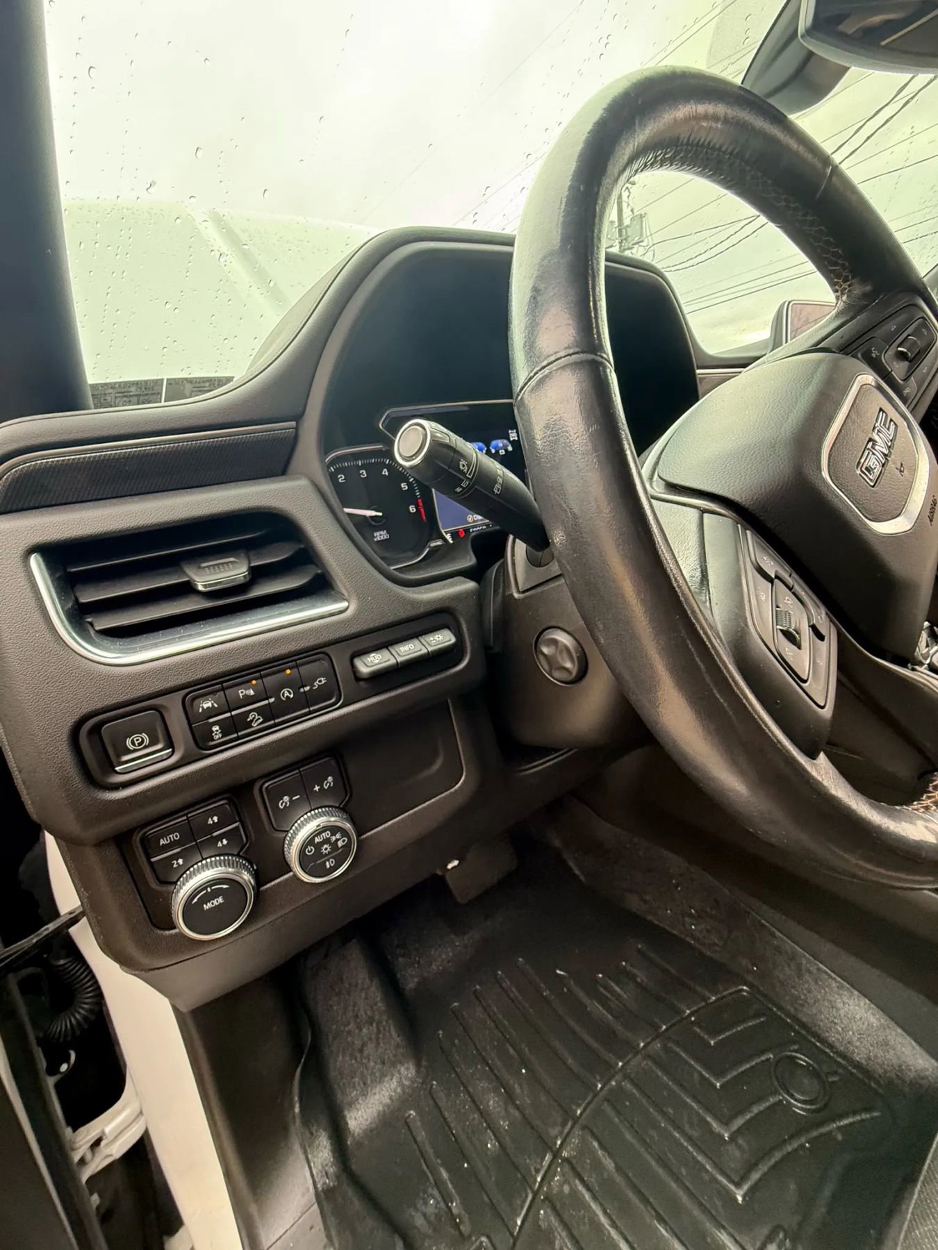 Used 2021 GMC Yukon AT4 w/ AT4 Premium Package image 32