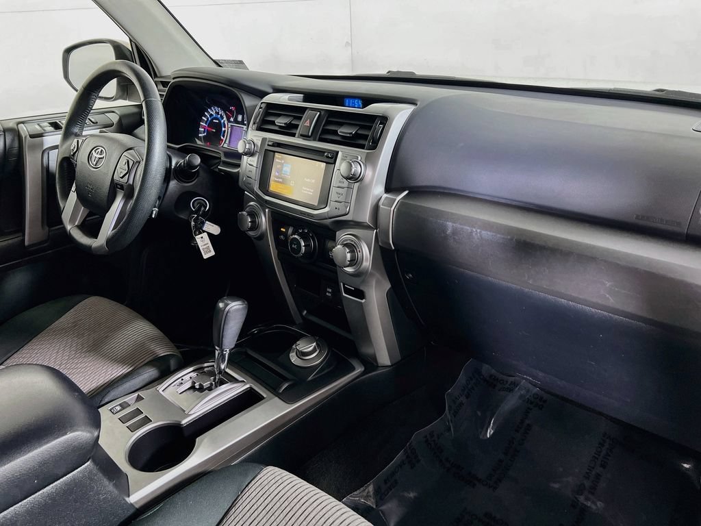 Used 2018 Toyota 4Runner SR5 AWD/4WD image 25