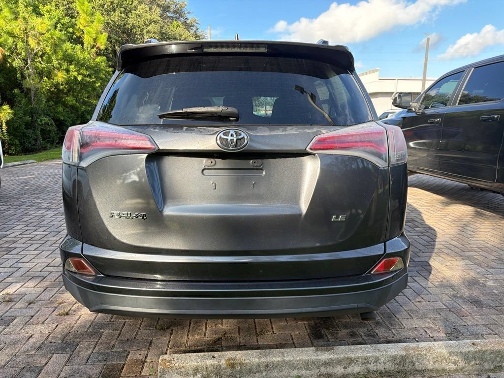 Used 2016 Toyota RAV4 LE FWD image 3
