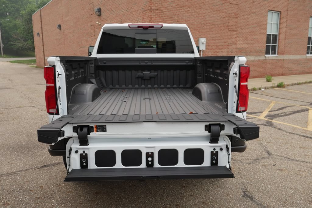 New 2026 Chevrolet Silverado 2500 ZR2 w/ ZR2 Bison Edition AWD/4WD image 13