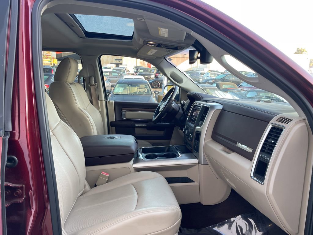 Used 2018 RAM 3500 Laramie image 32