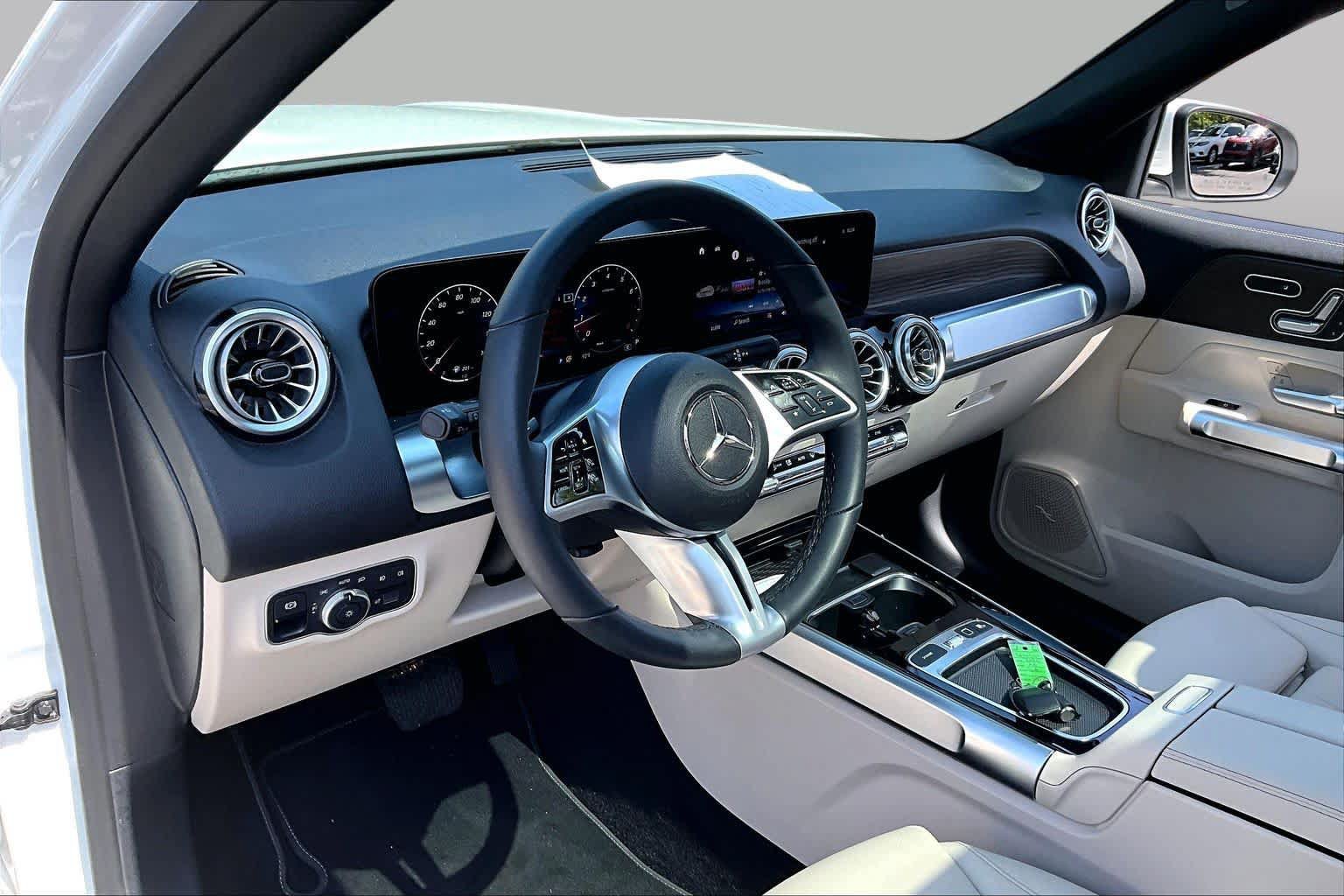 Used 2026 Mercedes-Benz GLB 250 4MATIC image 18