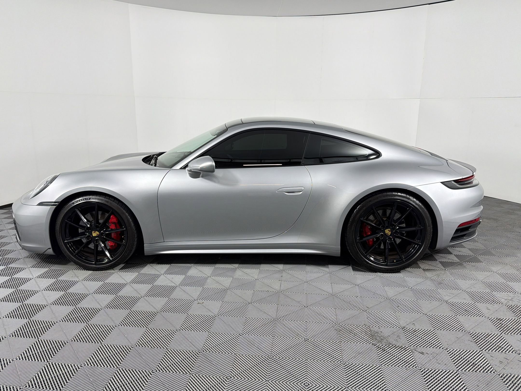 Certified 2020 Porsche 911 Carrera 4S AWD/4WD image 2
