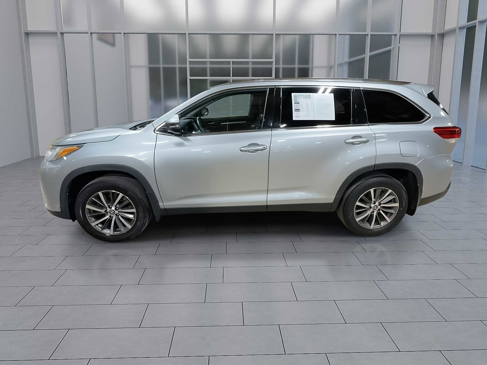 Used 2019 Toyota Highlander XLE image 5