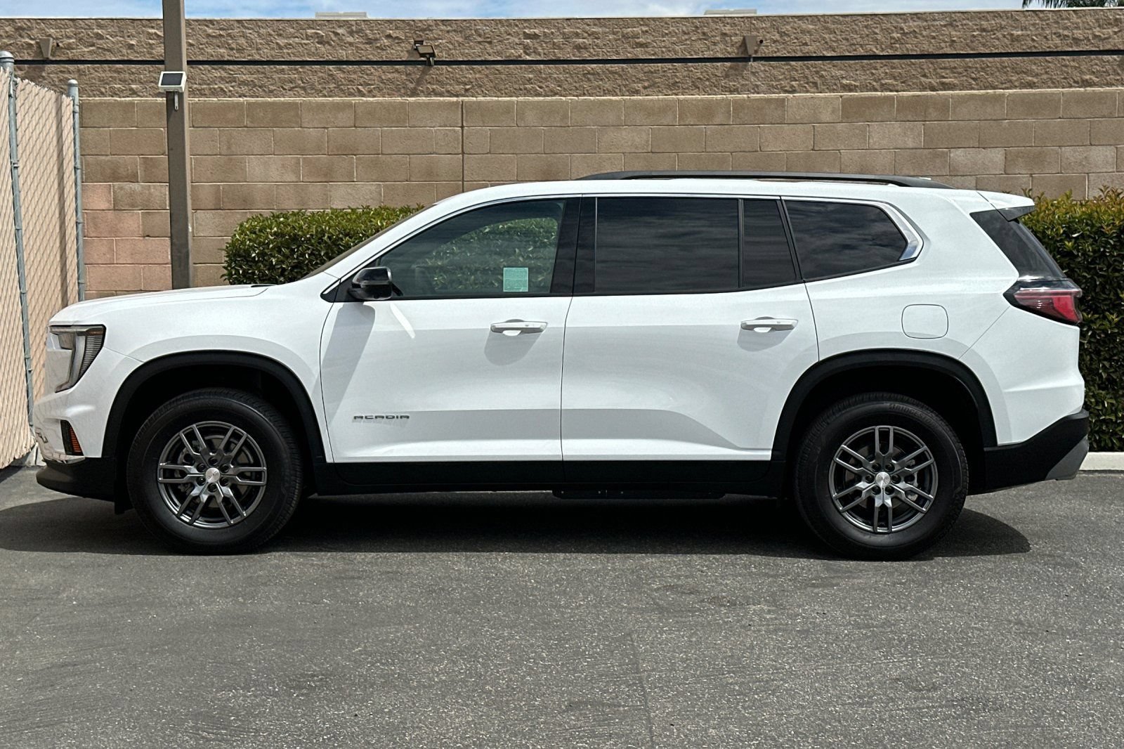 Certified 2025 GMC Acadia Elevation FWD image 7