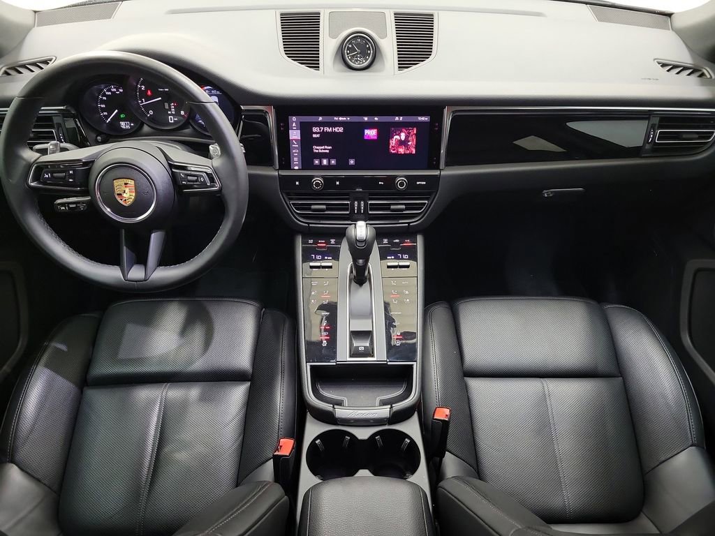 Used 2025 Porsche Macan image 15