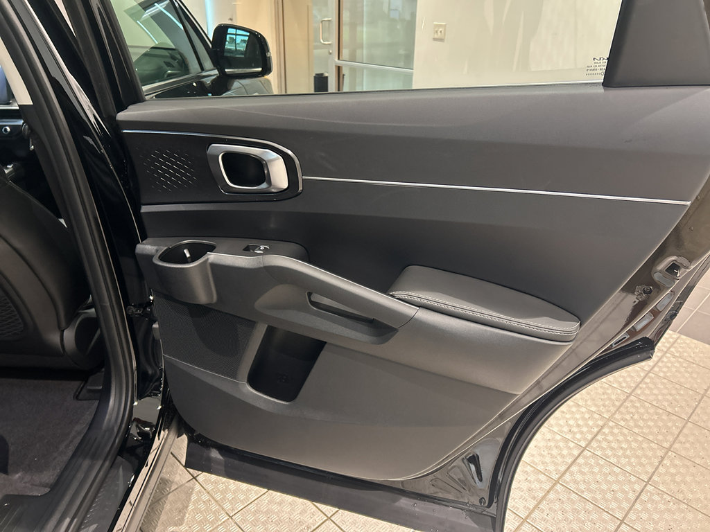 Used 2025 Kia Sorento EX w/ Panoramic Sunroof Package image 23