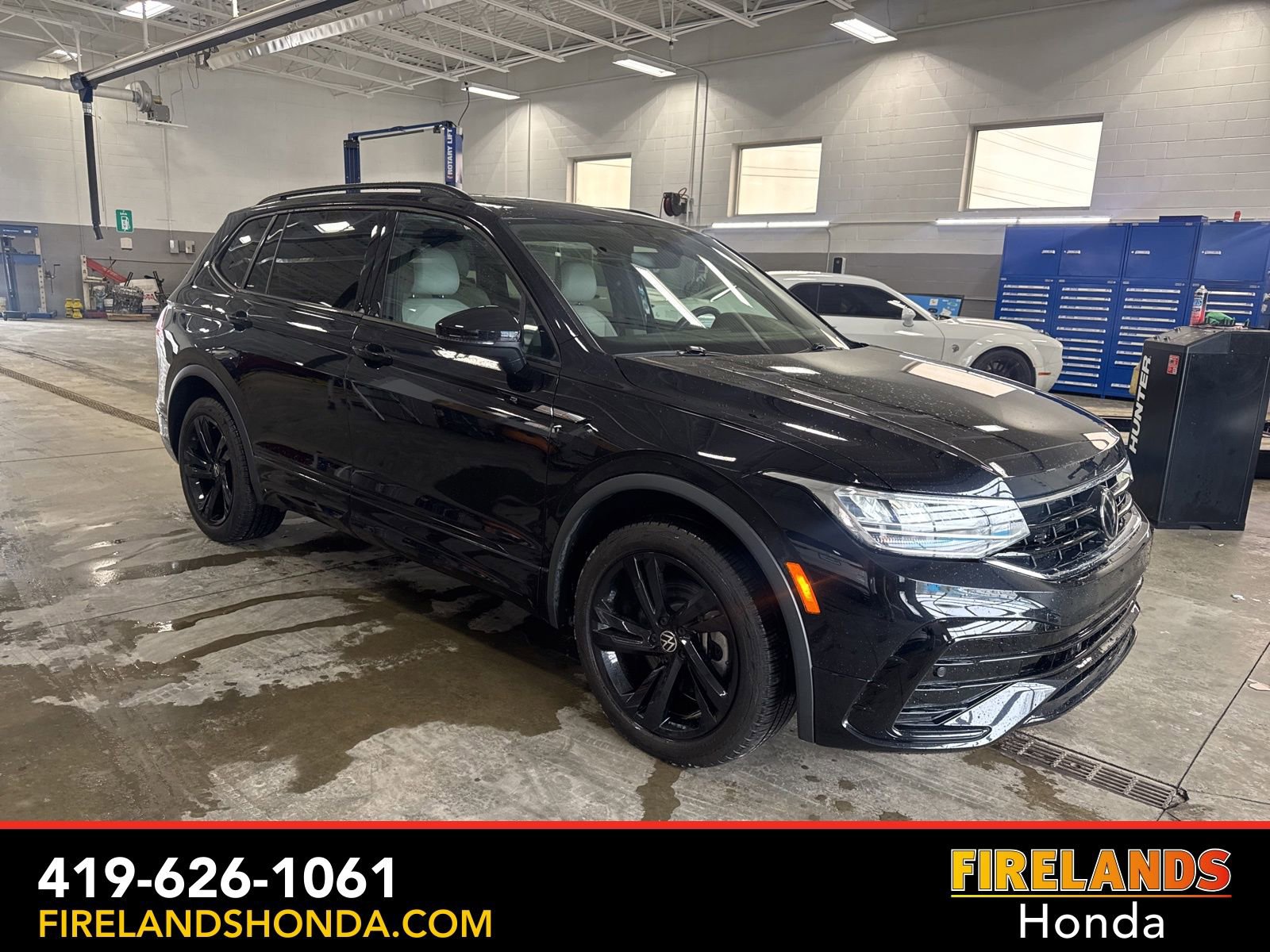 Used 2023 Volkswagen Tiguan SE R-Line image 7