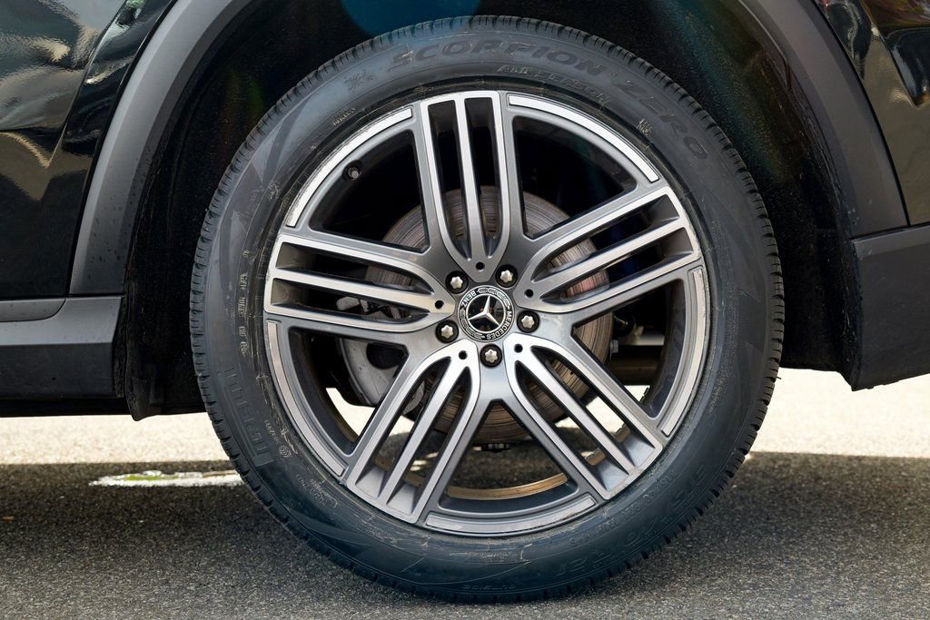 Used 2025 Mercedes-Benz GLS 450 4MATIC image 14