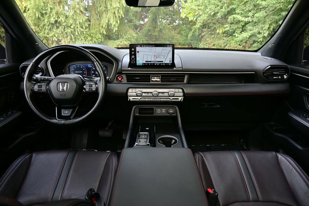 Certified 2025 Honda Pilot Black Edition image 32