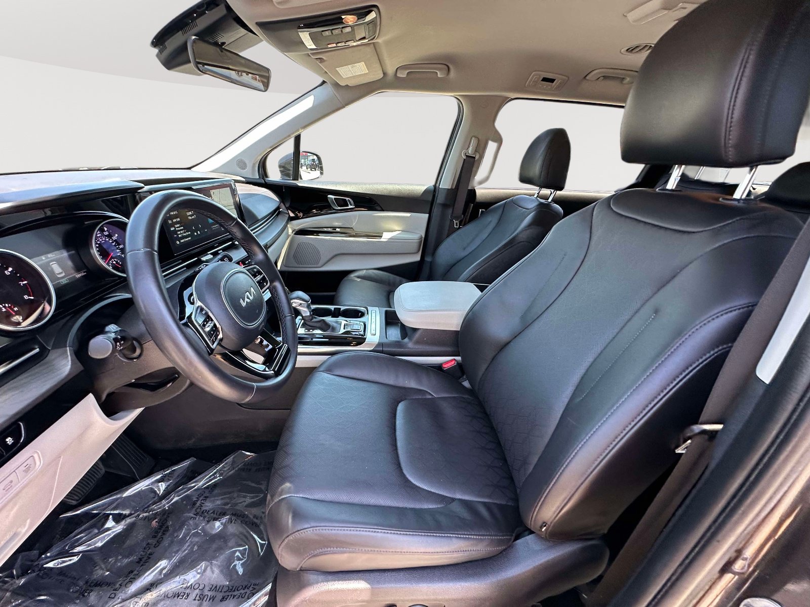 Used 2024 Kia Carnival EX FWD image 18