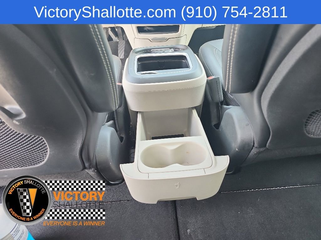 Certified 2024 Chrysler Pacifica Touring-L FWD image 4