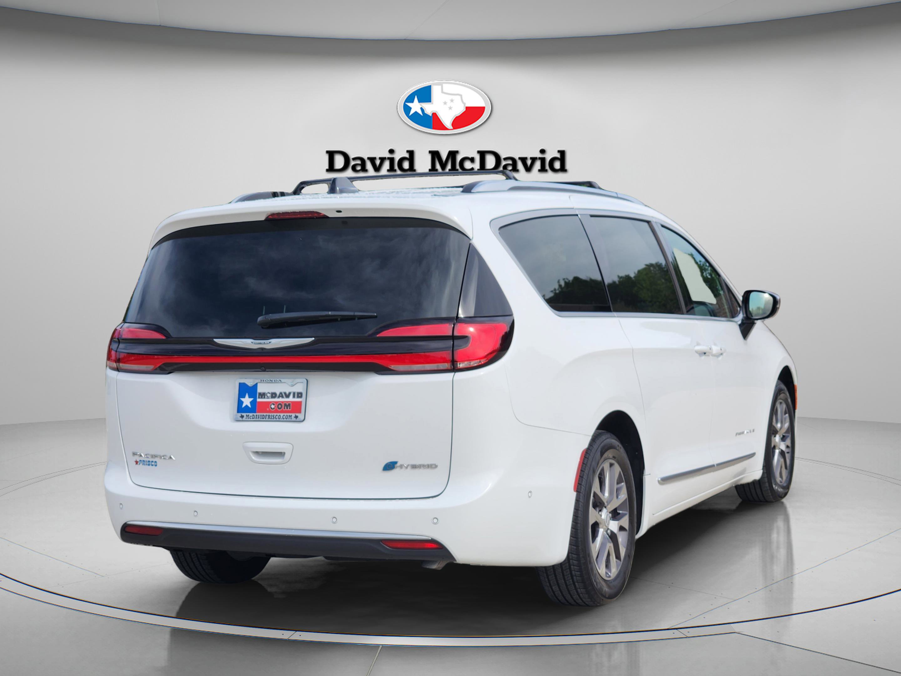 Used 2025 Chrysler Pacifica Pinnacle image 6