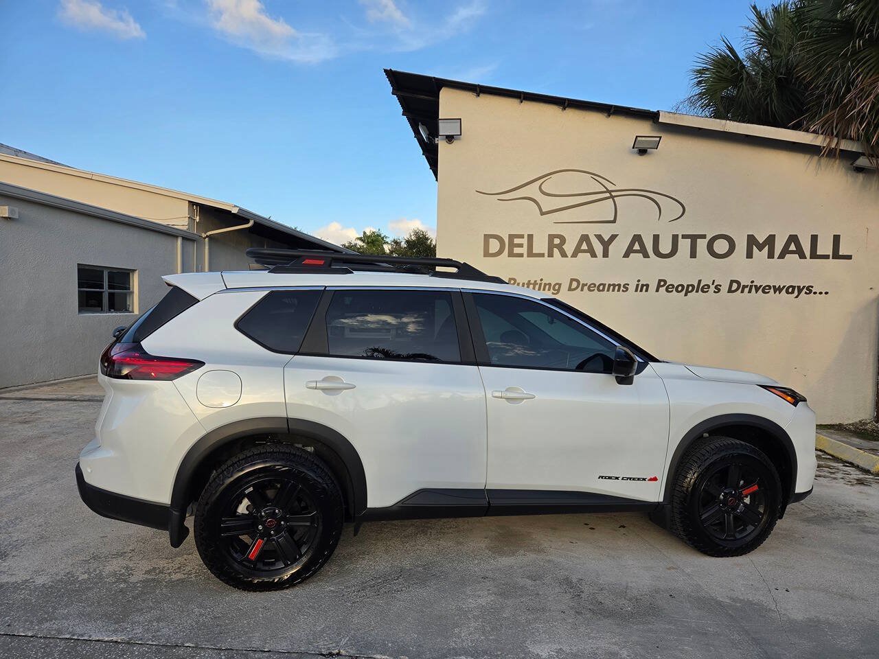 Used 2026 Nissan Rogue SV AWD/4WD image 4