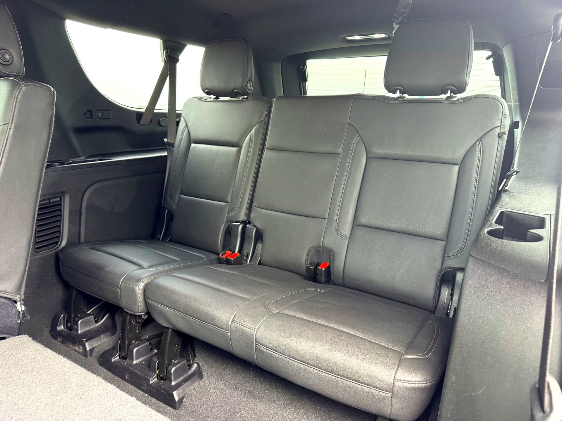 Used 2025 Chevrolet Suburban Z71 AWD/4WD image 17