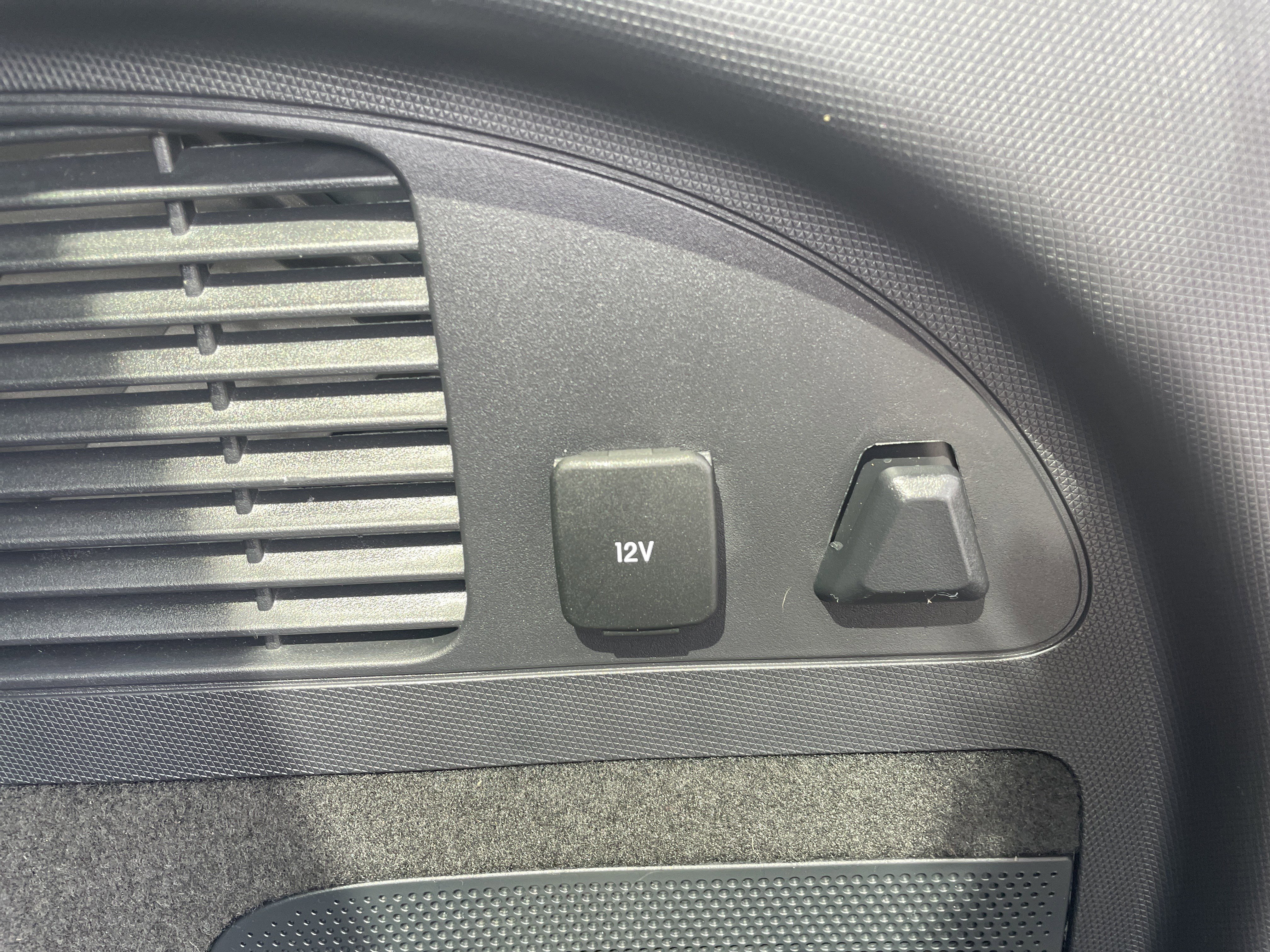 Used 2025 Ford Mustang Mach-E Premium w/ Sport Appearance Package image 34