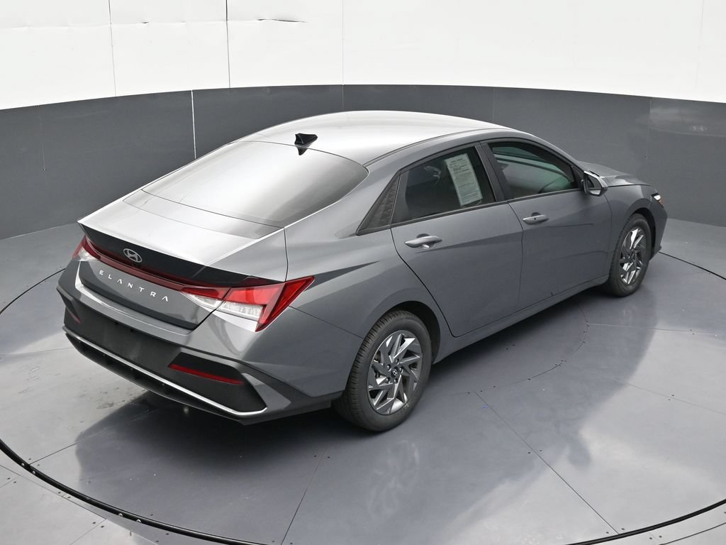 Used 2024 Hyundai Elantra SEL FWD image 19