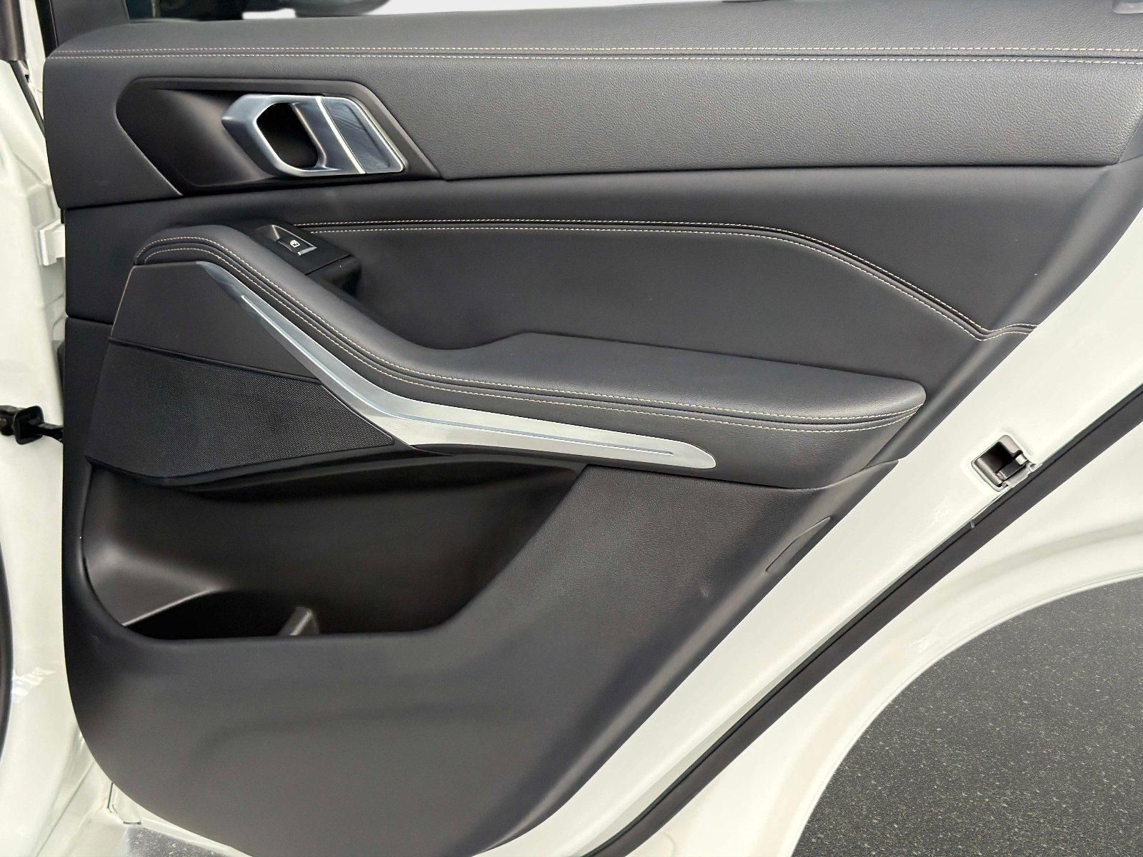 Used 2023 BMW X5 sDrive40i w/ M Sport Package RWD image 24