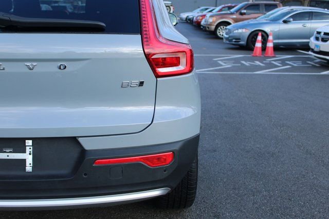 Used 2025 Volvo XC40 B5 Plus image 43