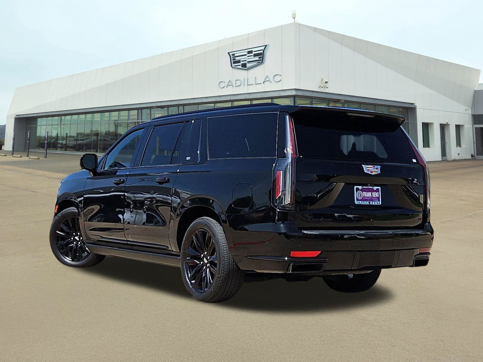 Used 2021 Cadillac Escalade ESV Sport w/ Driver Assist Tech Package AWD/4WD image 4