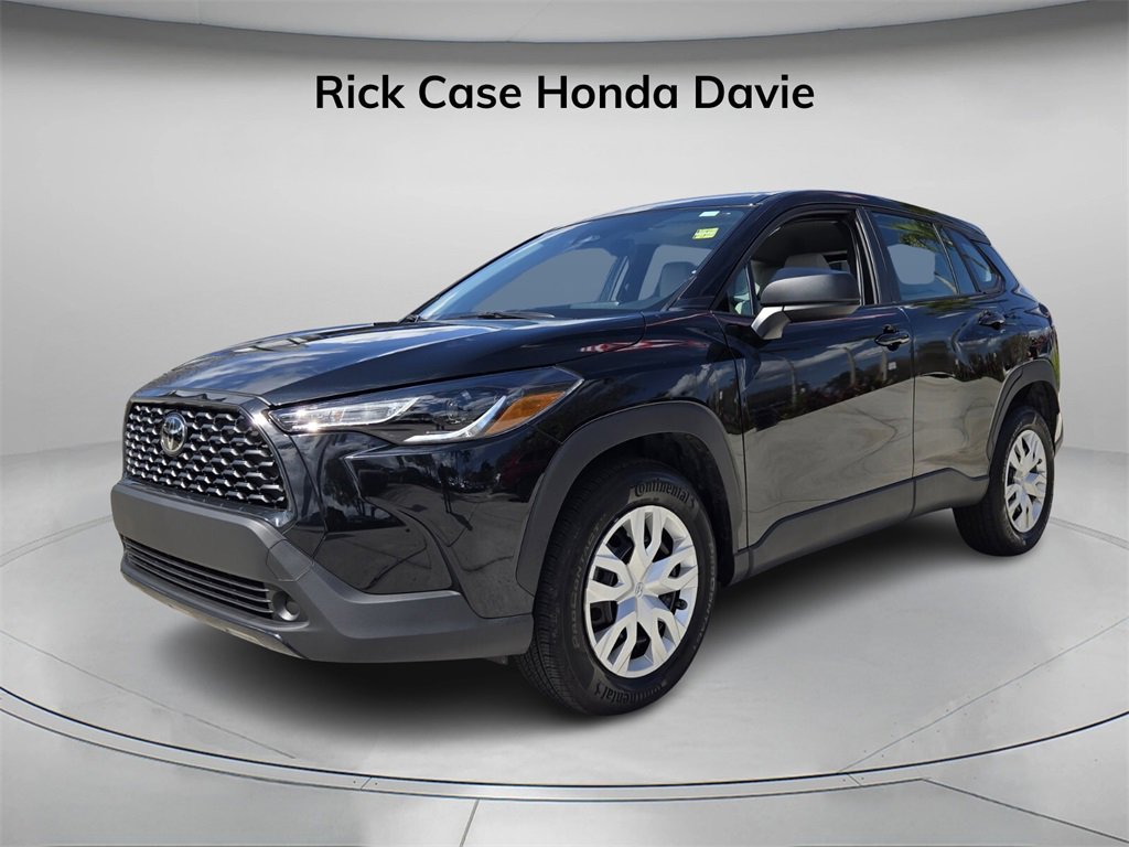 Used 2025 Toyota Corolla Cross L image 8