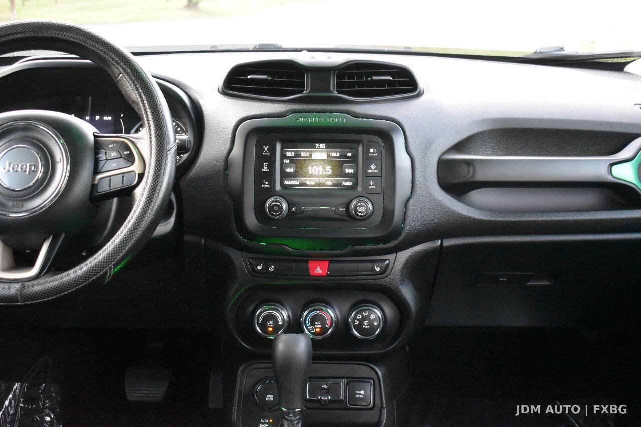 Used 2017 Jeep Renegade Latitude w/ Cold Weather Group AWD/4WD image 23