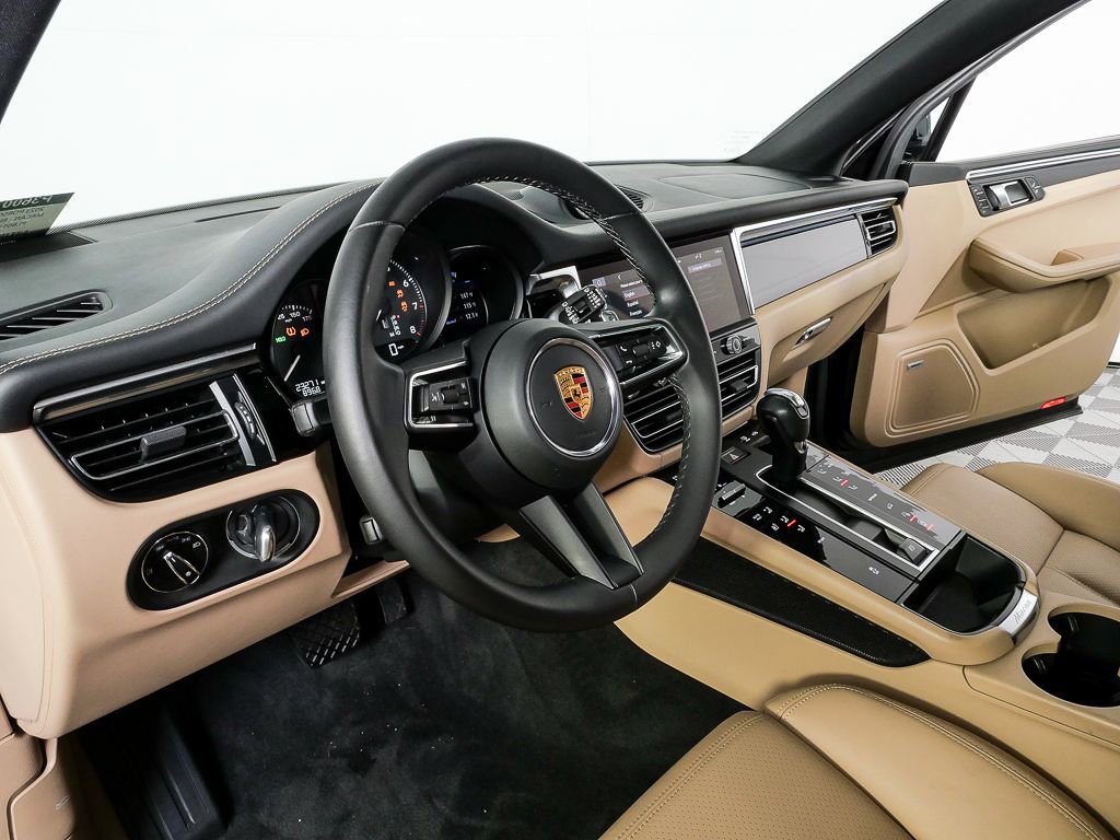 Certified 2023 Porsche Macan Turbo AWD/4WD image 4