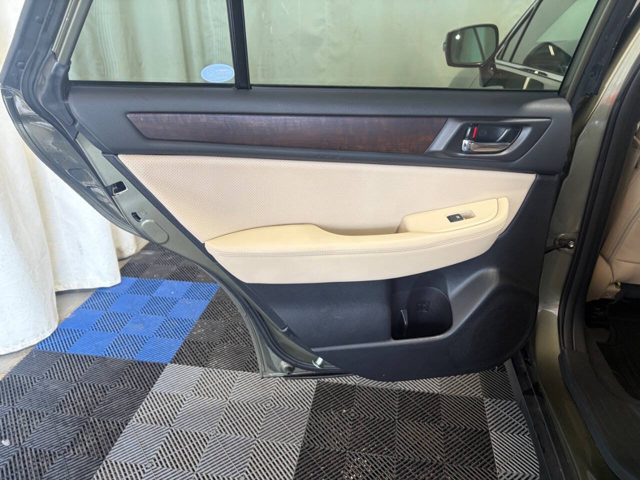Used 2017 Subaru Outback 2.5i Limited AWD/4WD image 9