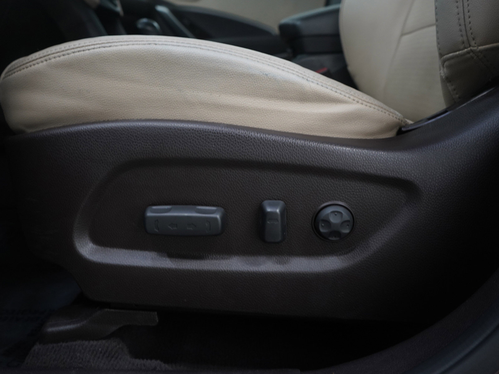 Used 2013 Hyundai Santa Fe Limited w/ Technology Pkg image 23