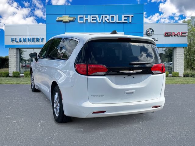 Used 2023 Chrysler Voyager LX FWD image 3