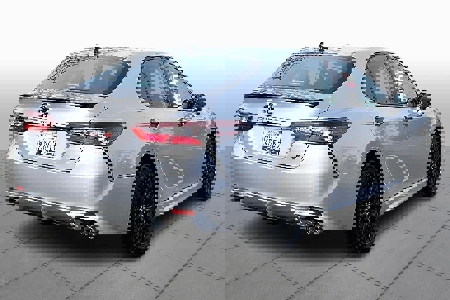 Certified 2021 Toyota Camry SE image 13